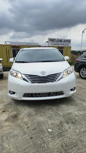 Toyota Sienna Limited 7-Passenger 4dr Minivan AWD (3.5L 6cyl 6A) 2015
