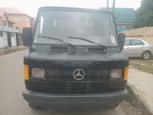 Mmercedes-Benz Truck Flat Bed 307 D
