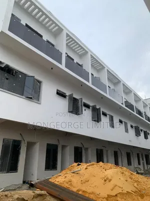 2bdrm Townhouse / Terrace in Lekki Phase 1 for rent