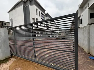 5bdrm Duplex in Liberty Height, Life Camp for sale