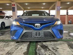 Toyota Camry SE FWD (2.5L 4cyl 8AM) 2018 Blue