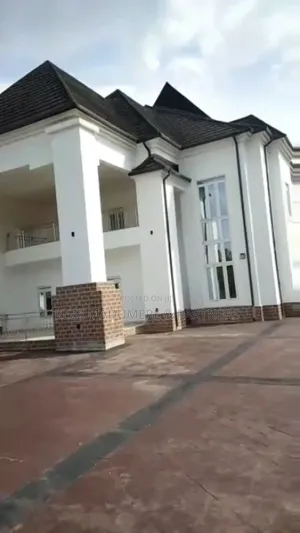6bdrm Duplex in Off Mcc , Uratta , for sale