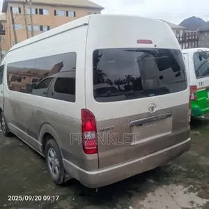 Toyota HiAce 2017 White