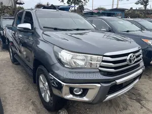 Toyota Hilux 2021 Gray