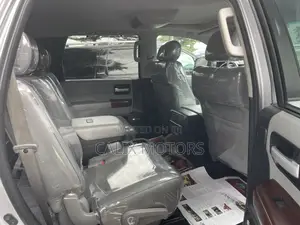 Toyota Sequoia 2015 Silver
