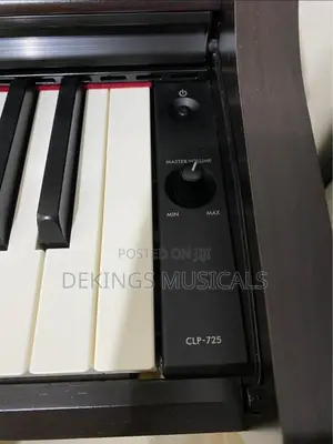Yamaha Clavinova Clp-725 Digital Piano And Stool