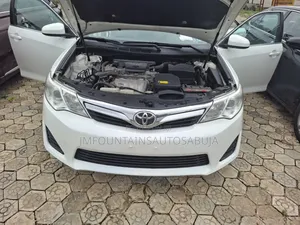 Toyota Camry LE 4dr Sedan (2.5L 4cyl 6A) 2012 White