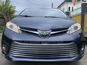 Toyota Sienna XLE Premium AWD (3.5L 6cyl 8A) 2018 Blue