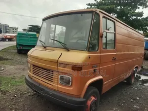 Mercedes-Benz T2 1999 Orange
