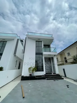 Furnished 5bdrm Duplex in Chevron for sale