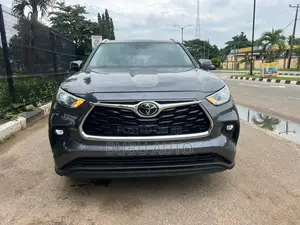 Toyota Highlander Limited 2022 Gray