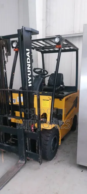*Hyundai 30b-9f Electric Forklift for Sale - No Battery Included