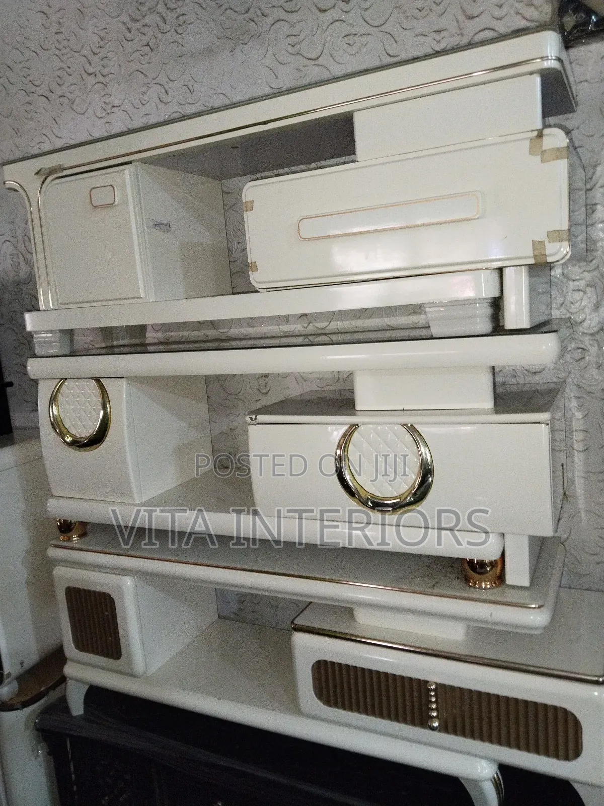Very Quality Tv Stand