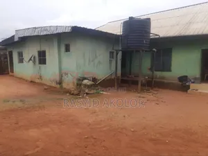 9bdrm Bungalow in Rash Properties, Benin City for sale