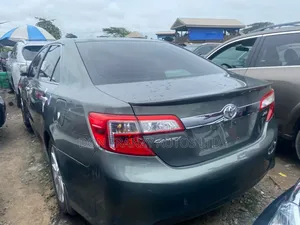 Toyota Camry XLE 4dr Sedan (2.5L 4cyl 6A) 2013 Green
