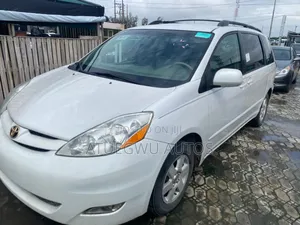 Toyota Sienna XLE 2007 White