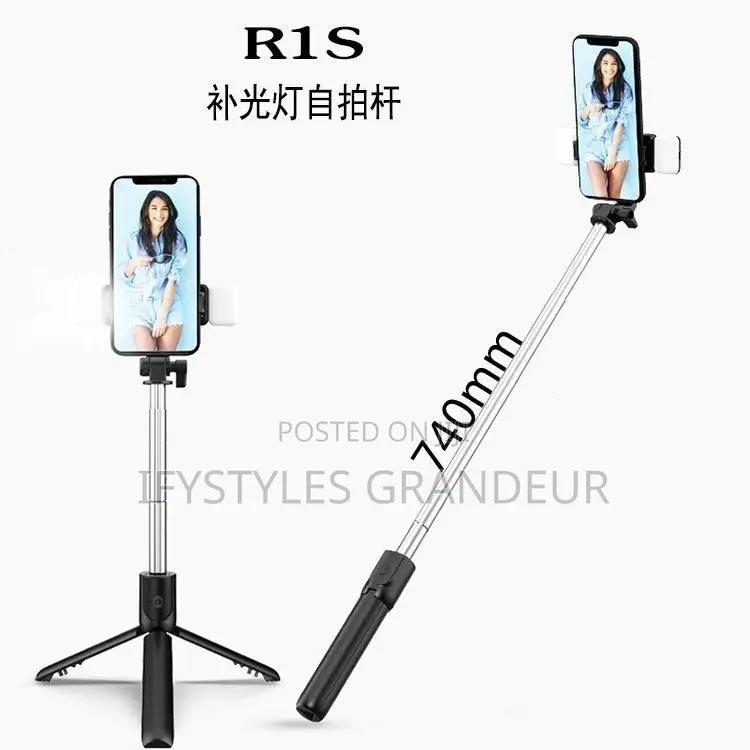 R1s Selfie Stick With Light