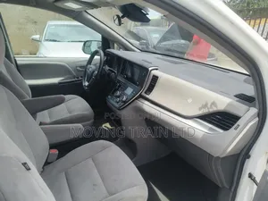 Toyota Sienna LE Mobility Auto Access (3.5L 6cyl 8A) 2018 White