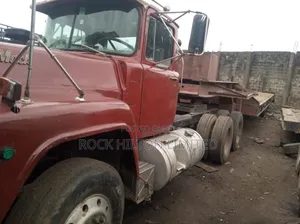 Lowbed Trucks Now Hiring