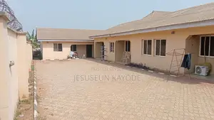 7bdrm Block of Flats in Off Gbaga Road, Ijede / Ikorodu for sale
