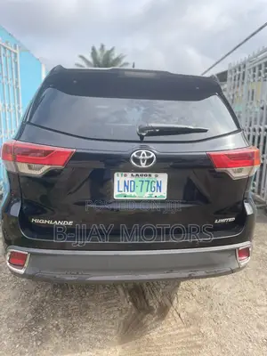 Toyota Highlander Limited Platinum 4dr SUV (3.5L 6cyl 6A) 2015 Black