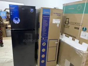 Midea Refrigerator With Flexible Storage Options