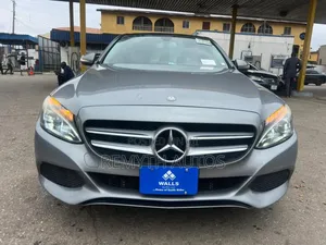 Mercedes-Benz C300 Luxury 4dr AWD 4Matic Sedan (2.0L 4cyl 7A) 2015 Gray