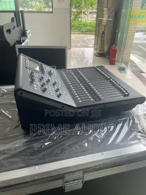 Midas M32r Live Digital Mixing Console