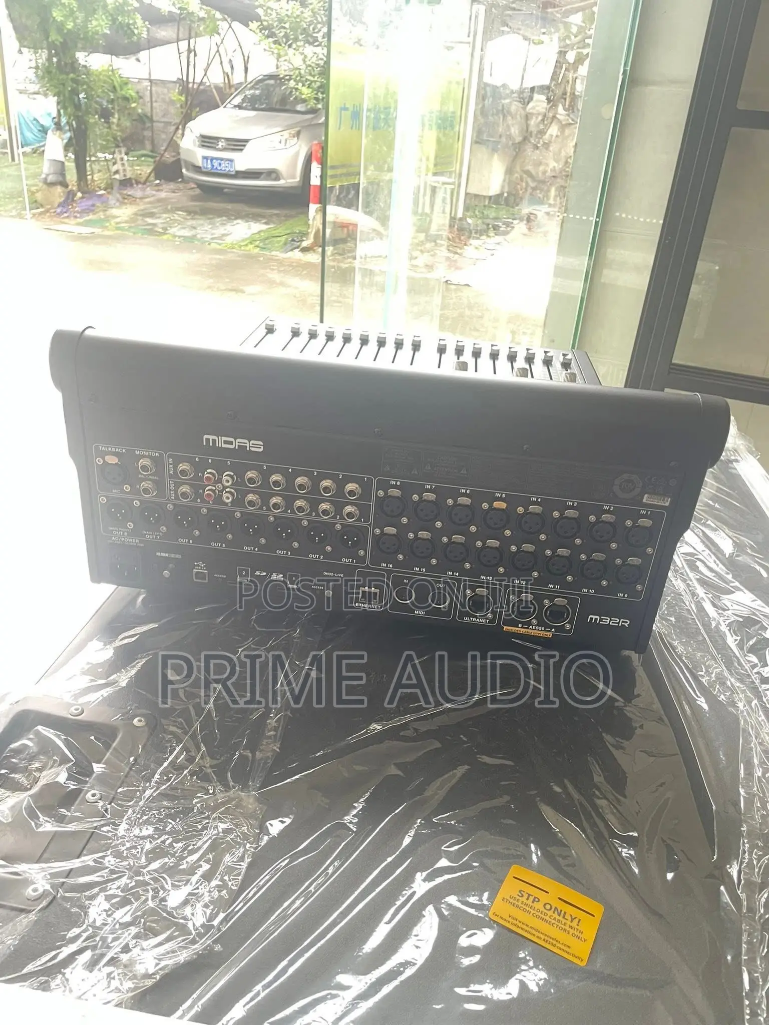 Midas M32r Live Digital Mixing Console