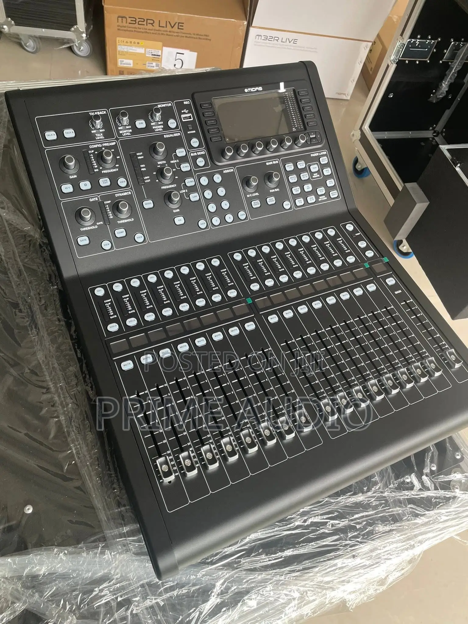 Midas M32r Live Digital Mixing Console