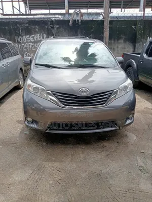Toyota Sienna XLE 7 Passenger 2012 Gray