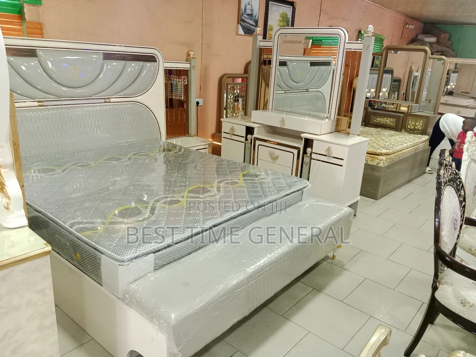 Exclusive Luxury Set Of Bed