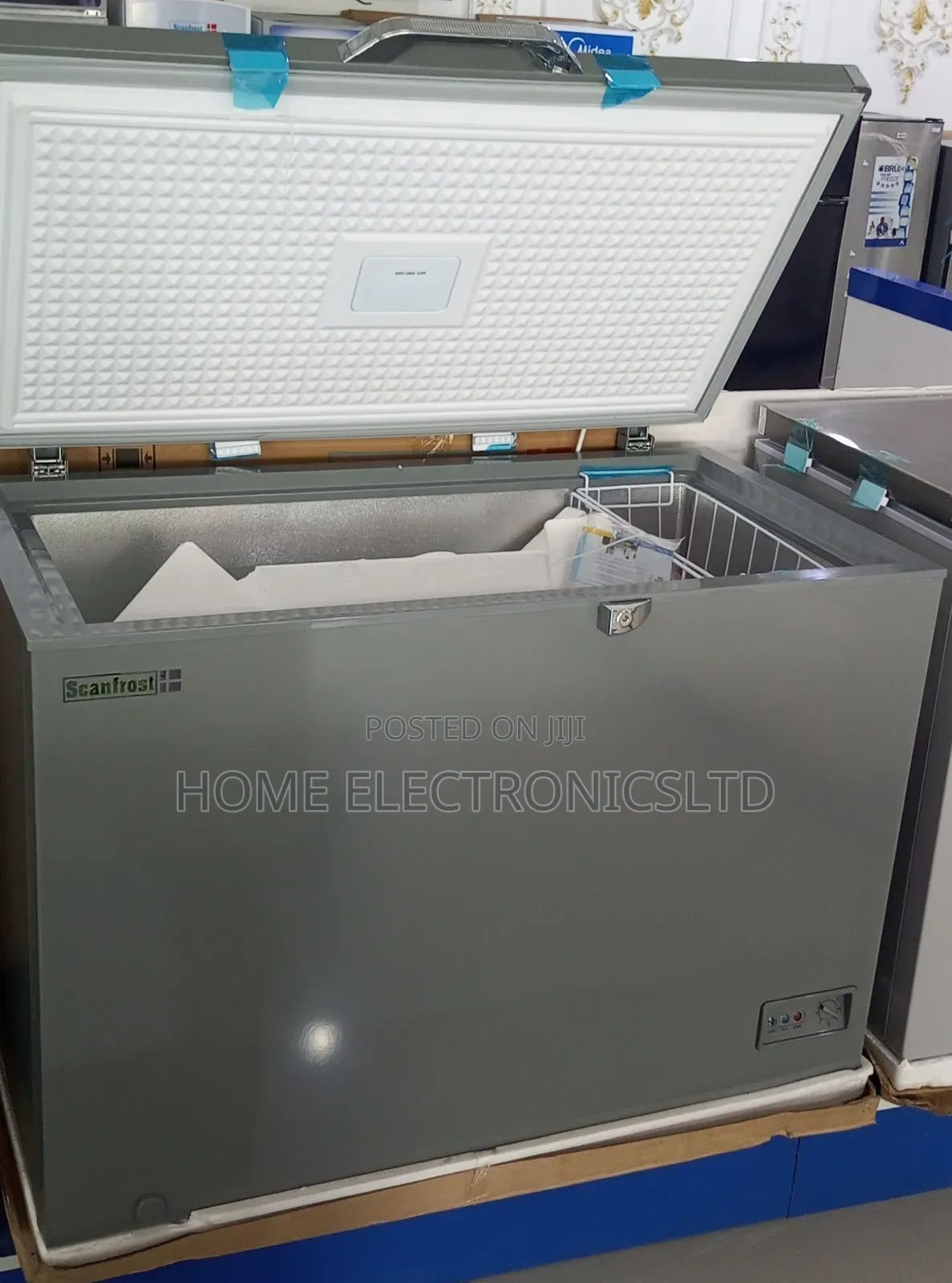 Scanfrost Chest Freezer 300 Liter