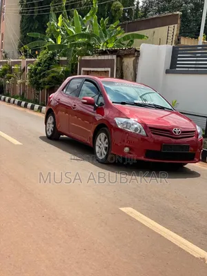 Toyota Auris 2012 Red