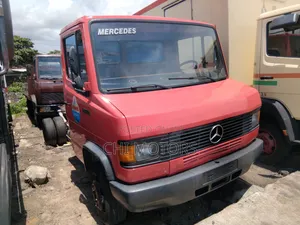 Mercedes-Benz 2006 Red