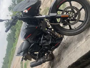 Bajaj Pulsar 220 F 2024 Black
