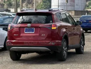 Toyota RAV4 XLE AWD (2.5L 4cyl 6A) 2017 Red