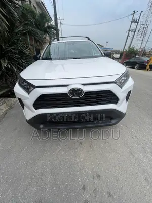 Toyota RAV4 LE AWD 2020 White