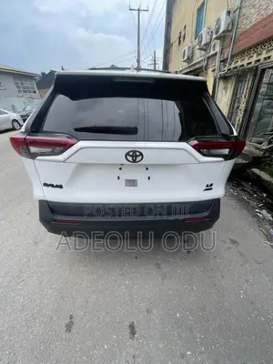 Toyota RAV4 LE AWD 2020 White