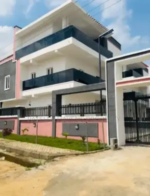 Massive 4 Bedroom With 3 Parlours for Sale