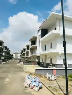 Massive 4 Bedroom With 3 Parlours for Sale