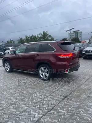 Toyota Highlander Limited Platinum 4dr SUV AWD (3.5L 6cyl 6A) 2015