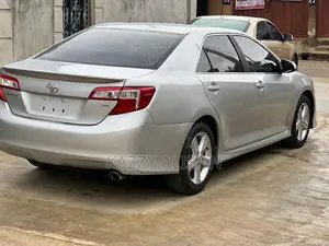 Toyota Camry SE 4dr Sedan (2.5L 4cyl 6A) 2012 Silver