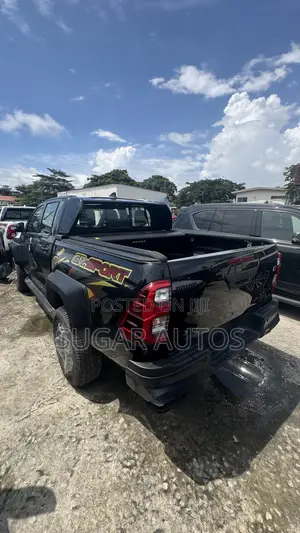 New Toyota Hilux 2024 Black