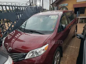 Toyota Sienna LE 7-Passenger 4dr Minivan AWD (3.5L 6cyl 6A) 2015 Red