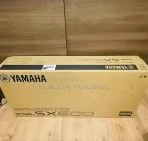 Yamaha Keyboard Psrsx600 With Original Adapter Pa300c