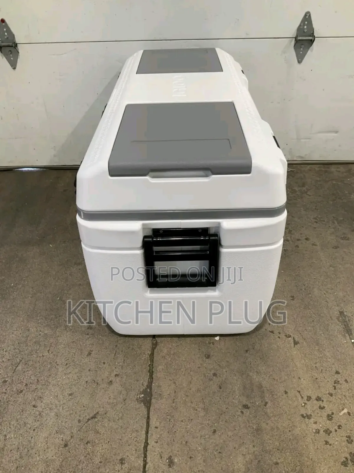Igloo 165 Quart Maxcold Chest Ice Cooler With Butterfly Access Hatch,
