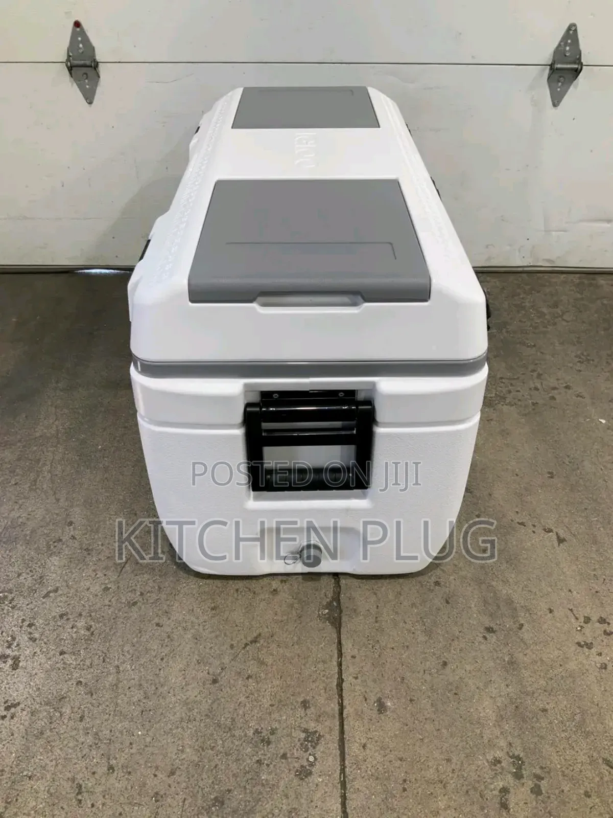 Igloo 165 Quart Maxcold Chest Ice Cooler With Butterfly Access Hatch,