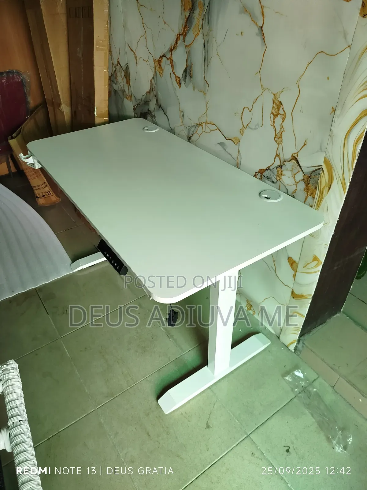 Electric Adjustable Computer Table