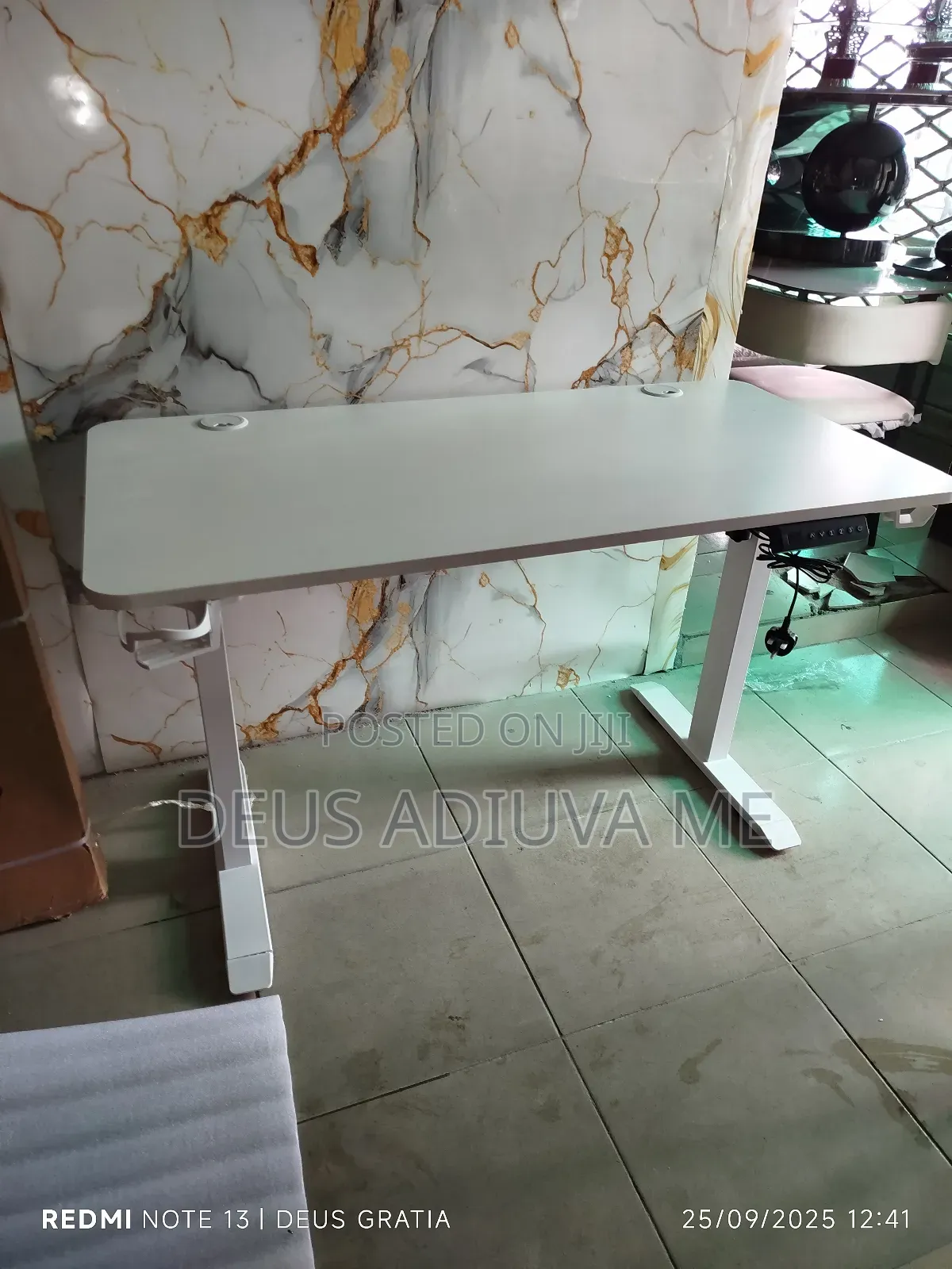 1.4 Meters Adjustable Computer Table